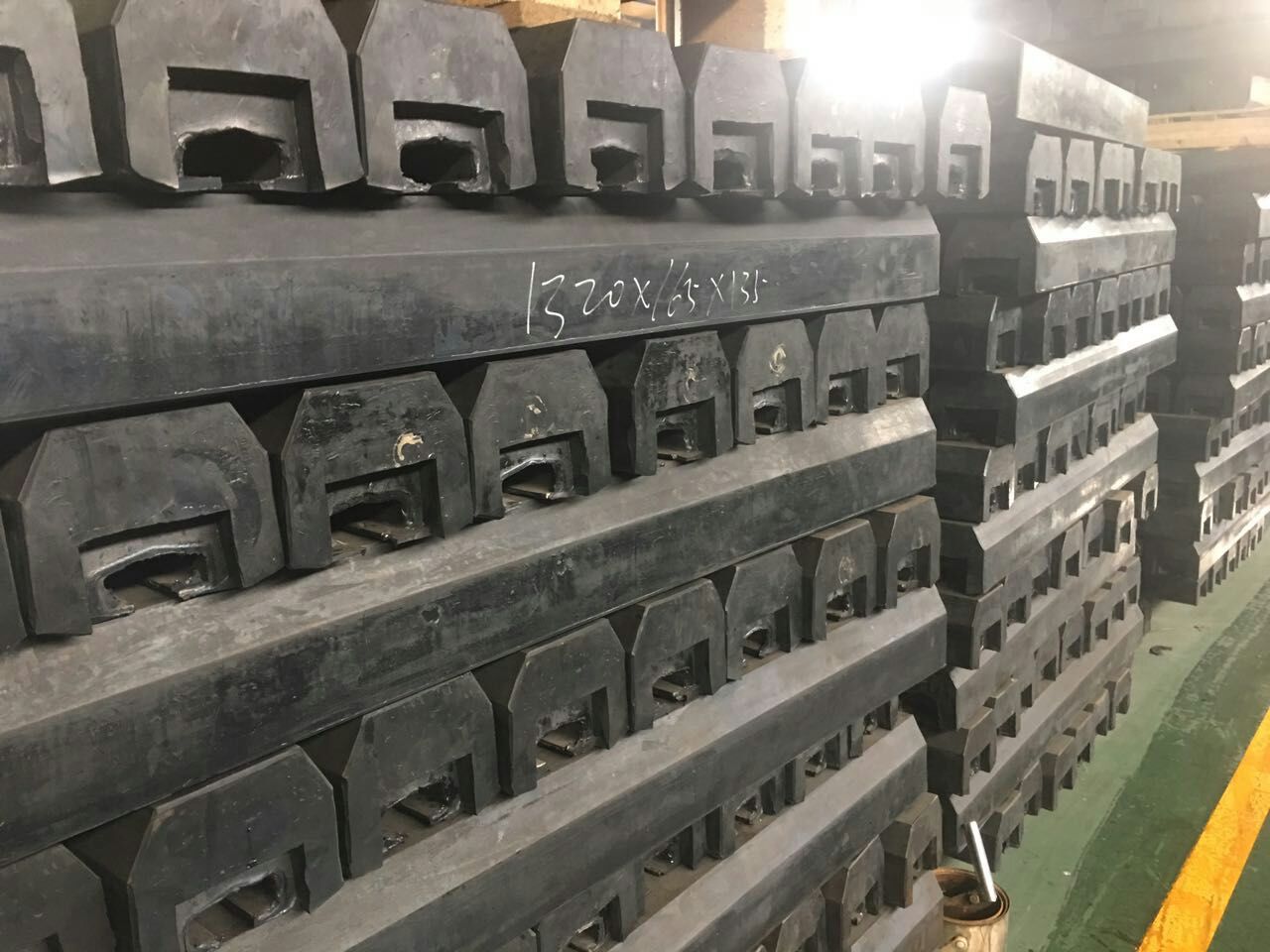 球磨機(jī)橡膠襯板